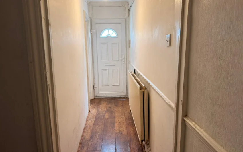 2 Bedroom Mid-terraced House for Sale in Luton, LU1!!!
