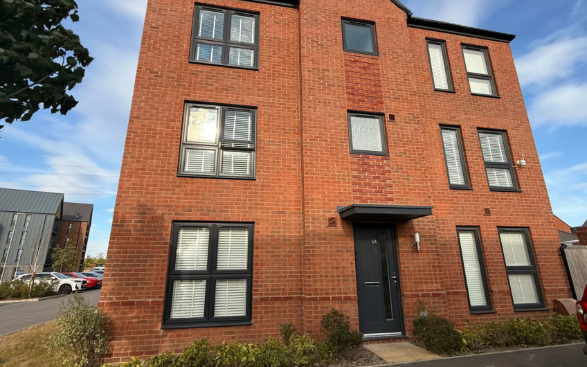4-Bedrooms house Available for Rent in Dunstable LU5!!!