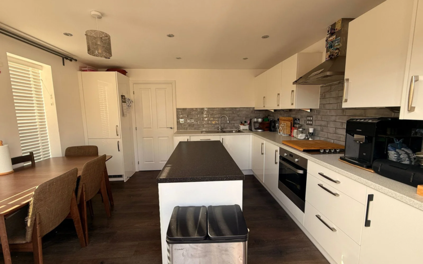 4-Bedrooms house Available for Rent in Dunstable LU5!!!