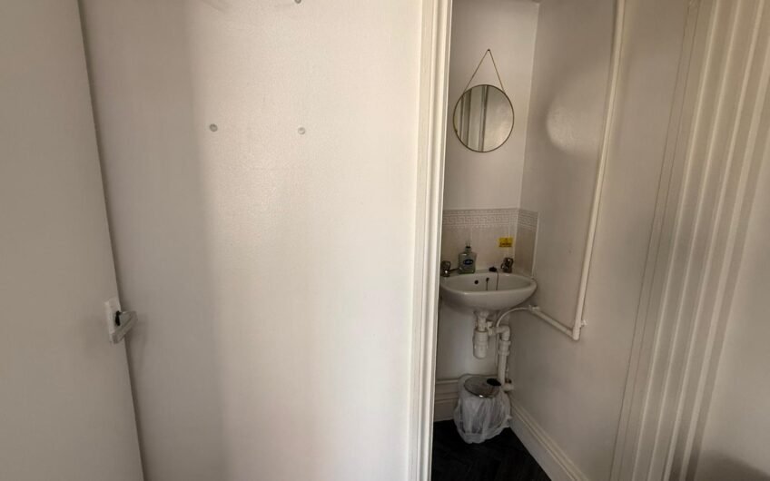 Available Prime Corner Shop with Versatile Business Potential for Rent in NN4!!