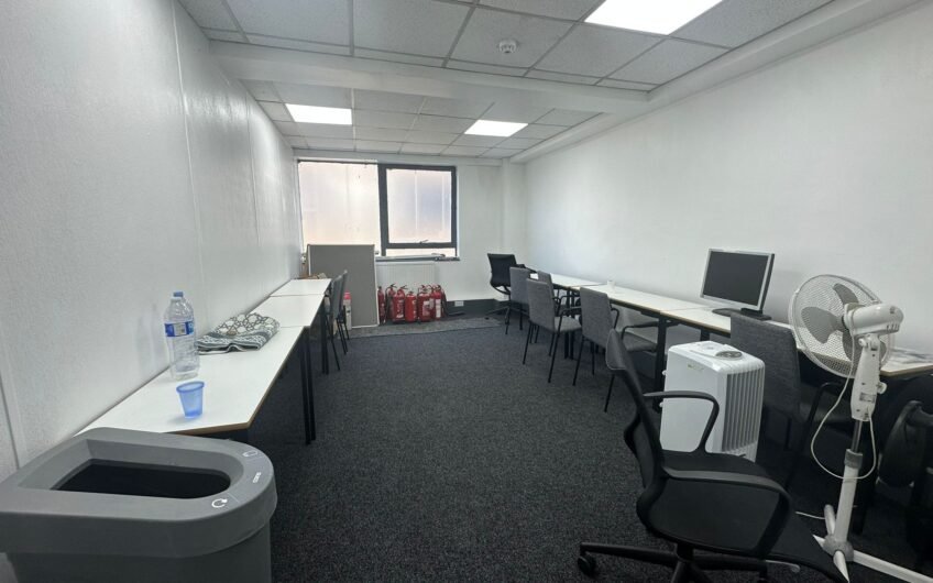 Available Fully Furnished Office Space in Henlow Suite, LU1!!!