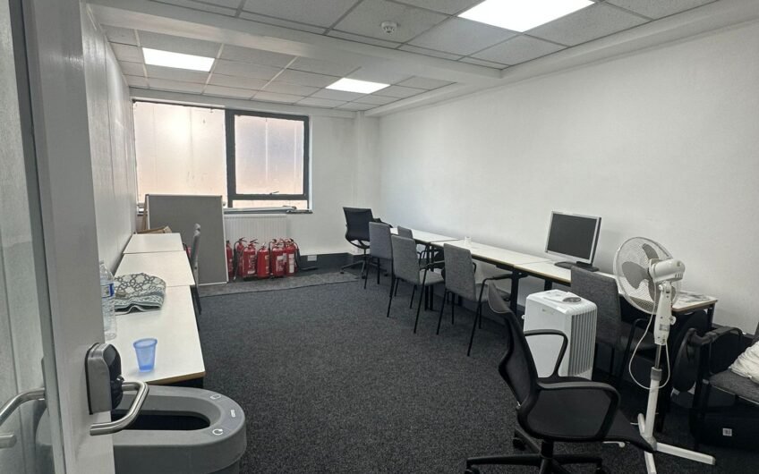 Available Fully Furnished Office Space in Henlow Suite, LU1!!!