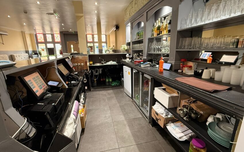 Available fully operational and well-established Indian restaurant in the Heart of Dunstable LU6!!!