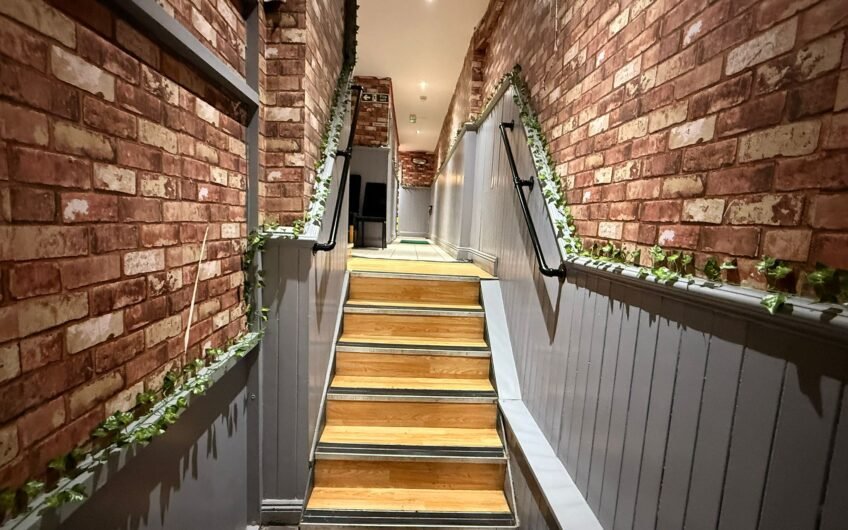 Available fully operational and well-established Indian restaurant in the Heart of Dunstable LU6!!!