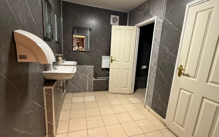 Available fully operational and well-established Indian restaurant in the Heart of Dunstable LU6!!!