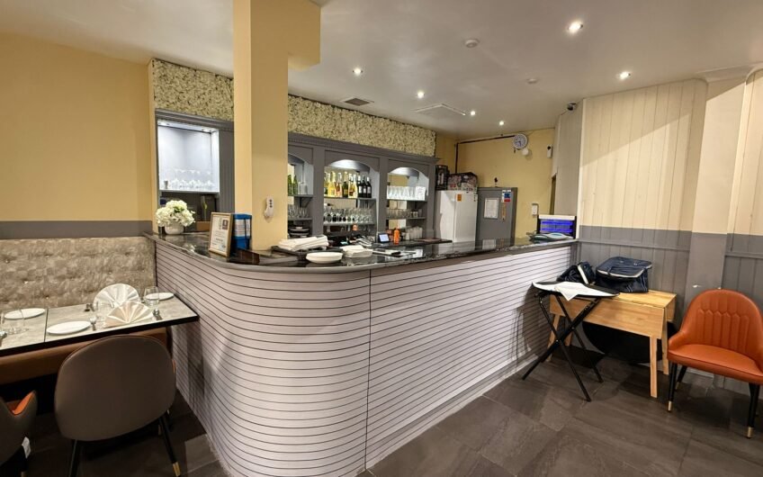 Available fully operational and well-established Indian restaurant in the Heart of Dunstable LU6!!!