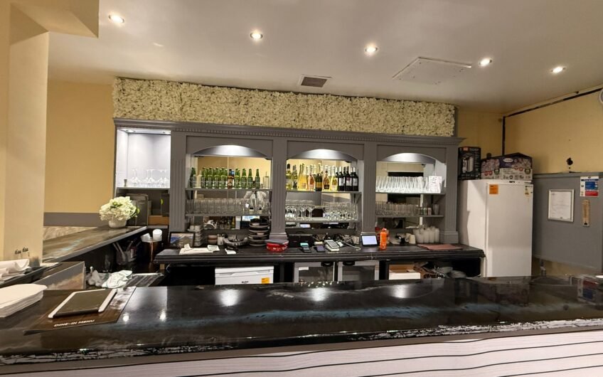 Available fully operational and well-established Indian restaurant in the Heart of Dunstable LU6!!!