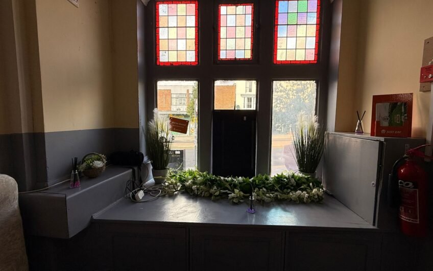 Available fully operational and well-established Indian restaurant in the Heart of Dunstable LU6!!!