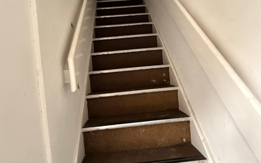 Available Spacious First Floor 2-Bed Flat in Prime Dunstable Location LU6!!!