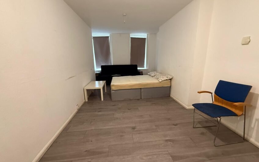 Available Spacious First Floor 2-Bed Flat in Prime Dunstable Location LU6!!!