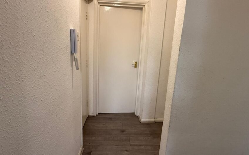 Available Spacious First Floor 2-Bed Flat in Prime Dunstable Location LU6!!!