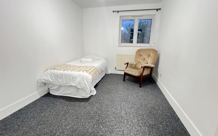 Available Furnished Room in Conway Road, Luton, LU4!!!
