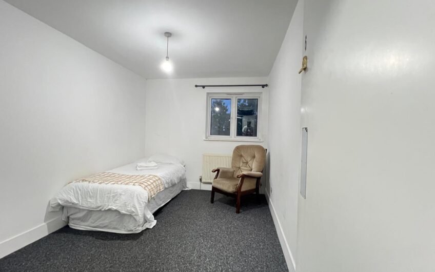Available Furnished Room in Conway Road, Luton, LU4!!!