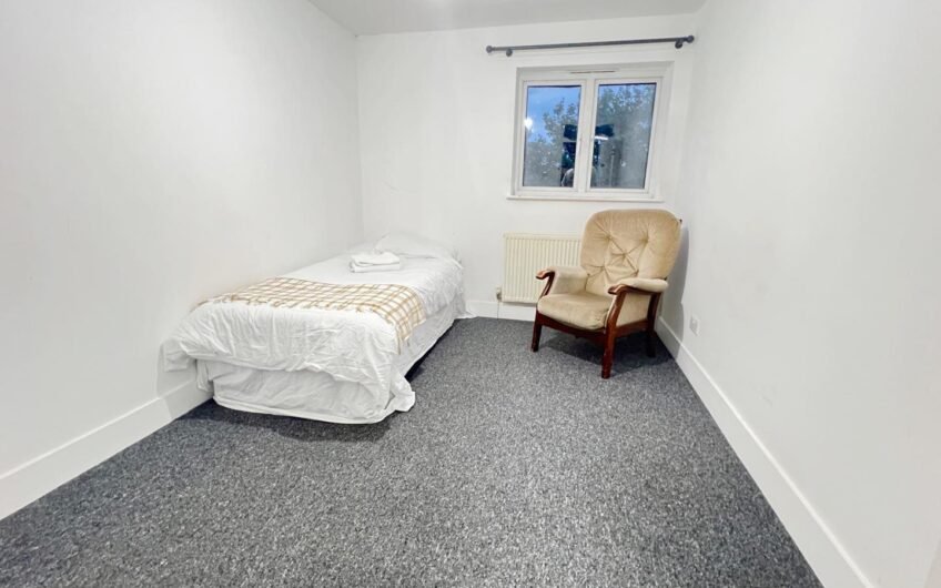 Available Furnished Room in Conway Road, Luton, LU4!!!
