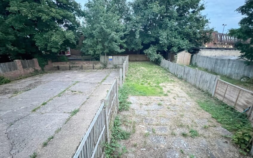 Available Furnished Room in Conway Road, Luton, LU4!!!