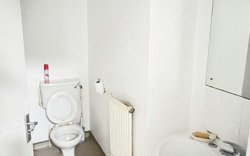Available Furnished Room in Conway Road, Luton, LU4!!!
