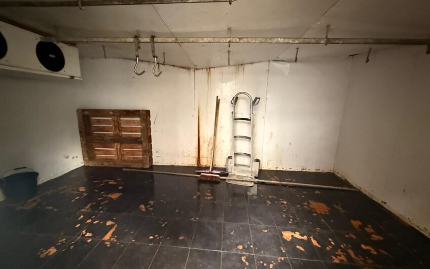 Well-Equipped Retail Butcher Available For Rent Shop on Ash Road, Luton LU4!!!
