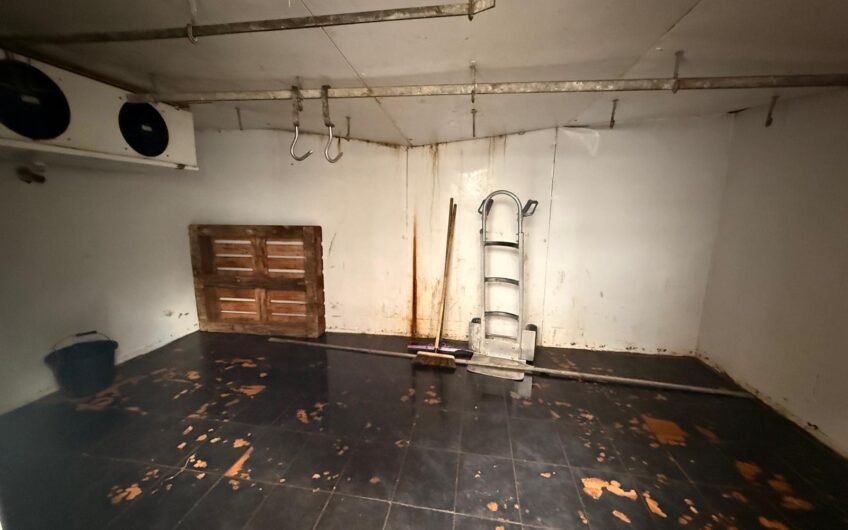 Well-Equipped Retail Butcher Available For Rent Shop on Ash Road, Luton LU4!!!