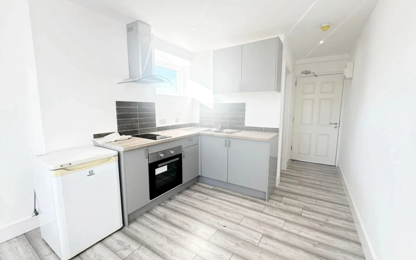 Studio Flat available for Rent in Luton, LU4!!!