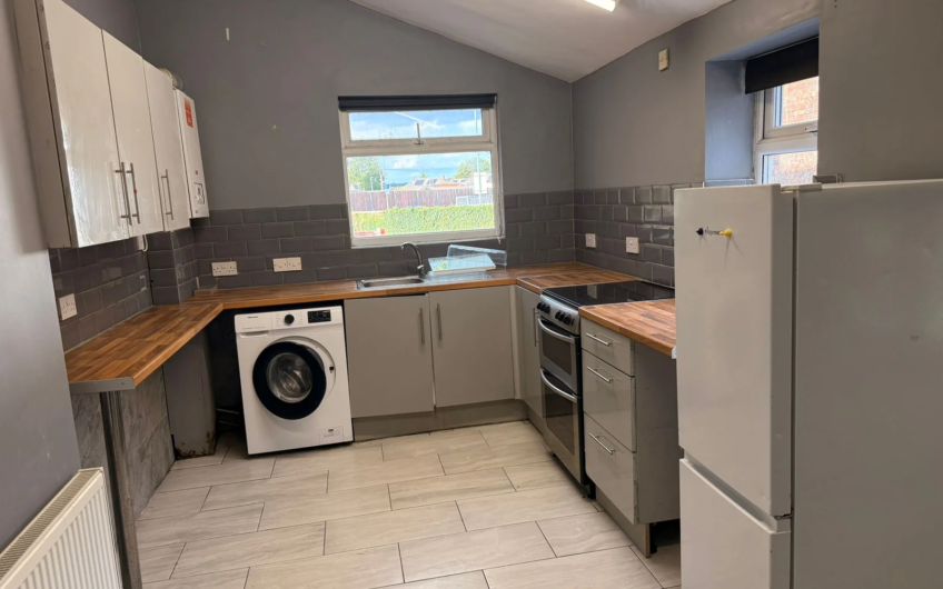 Available 3-Bedroom semi-furnished Flat in Luton LU3!!!