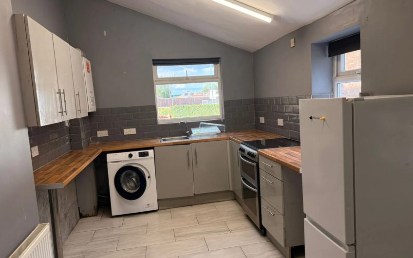 Available 3-Bedroom semi-furnished Flat in Luton LU3!!!