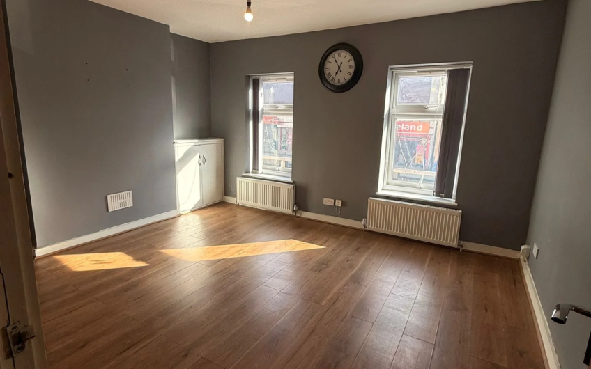 Available 3-Bedroom semi-furnished Flat in Luton LU3!!!