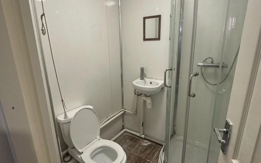 Available Modern Fully Furnished Studio Flat in Cromwell Road Luton LU3!!!