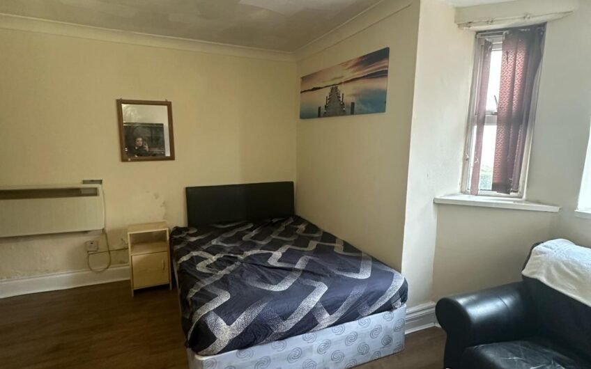 Available Modern Fully Furnished Studio Flat in Cromwell Road Luton LU3!!!
