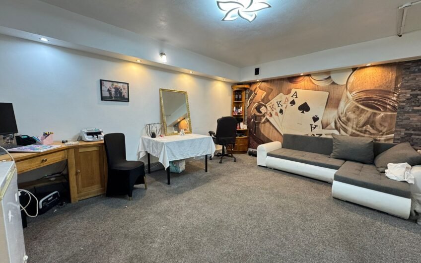 Excellent Opportunity, Available a premium Restaurant in Marsh Road, Luton, LU3!!!