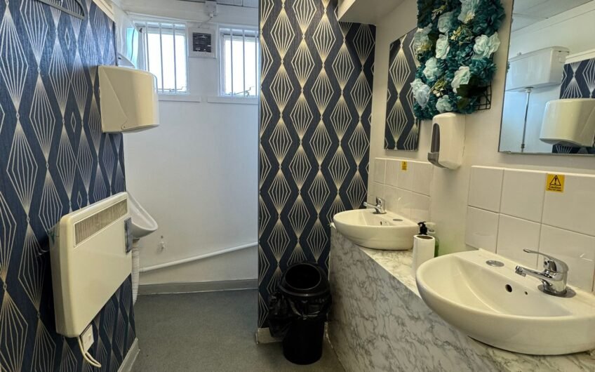Excellent Opportunity, Available a premium Restaurant in Marsh Road, Luton, LU3!!!