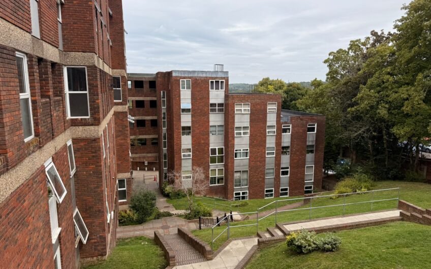 Available 2 Bedroom Flat situated in the heart of Luton Downs Road LU1!!!
