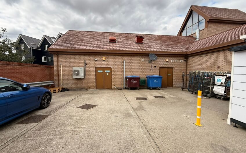 Available Coffee shop at Lakeview village wixem in Bedford MK42!!!