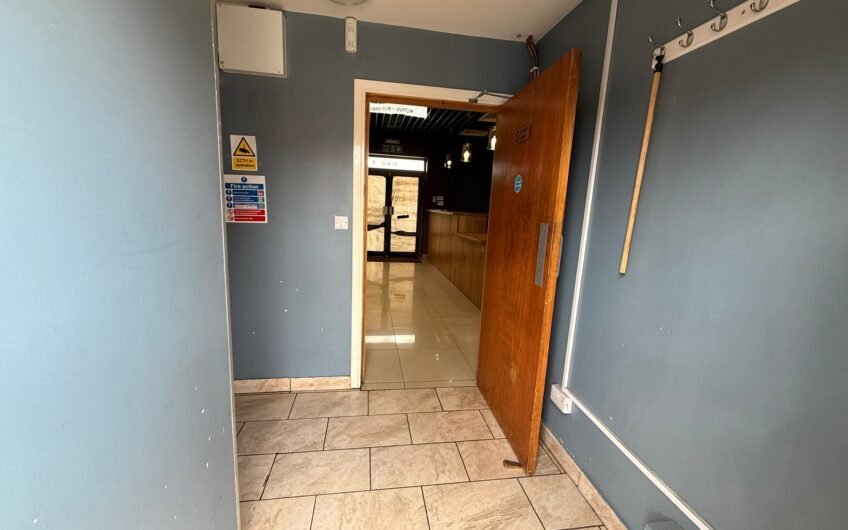 Available Coffee shop at Lakeview village wixem in Bedford MK42!!!