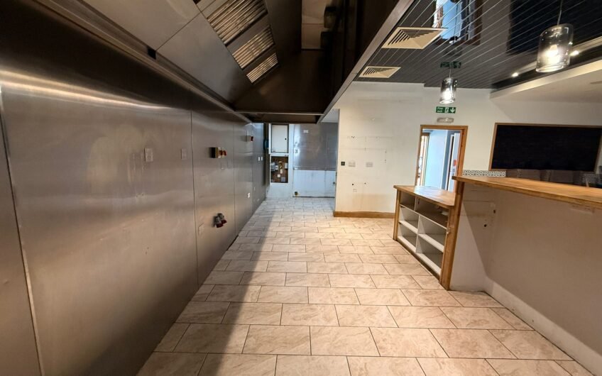 Available Coffee shop at Lakeview village wixem in Bedford MK42!!!