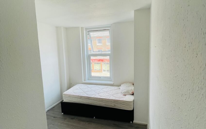 Available Spacious First Floor 2-Bed Flat in Prime Dunstable Location LU6!!!