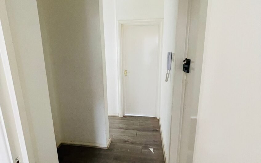Available Spacious First Floor 2-Bed Flat in Prime Dunstable Location LU6!!!