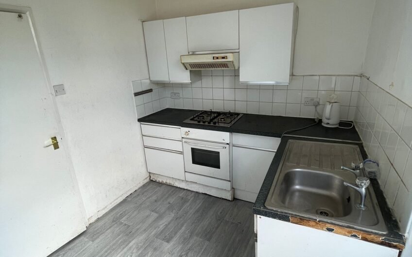 Available Spacious First Floor 2-Bed Flat in Prime Dunstable Location LU6!!!