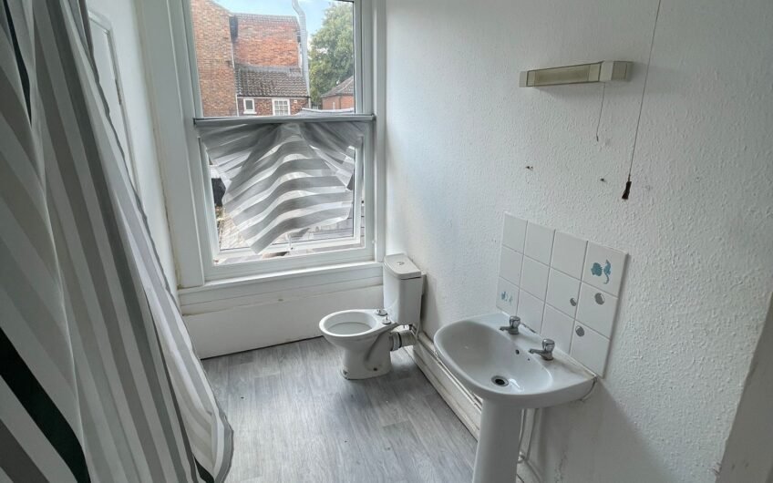 Available Spacious First Floor 2-Bed Flat in Prime Dunstable Location LU6!!!