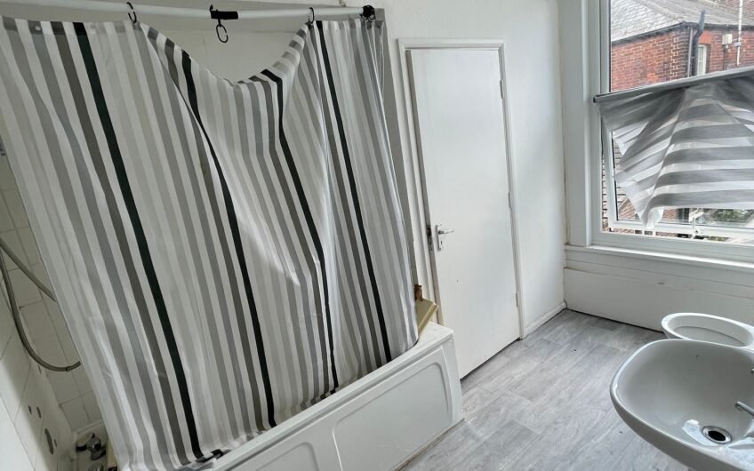 Available Spacious First Floor 2-Bed Flat in Prime Dunstable Location LU6!!!