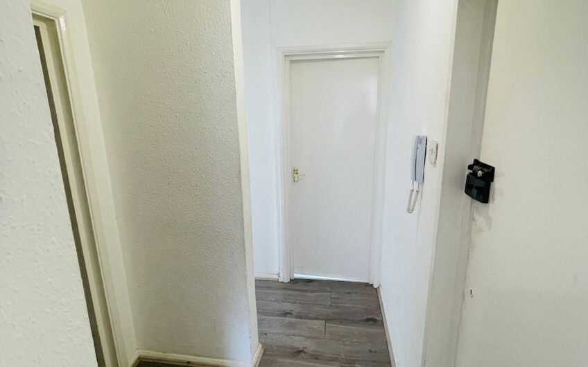 Available Spacious First Floor 2-Bed Flat in Prime Dunstable Location LU6!!!