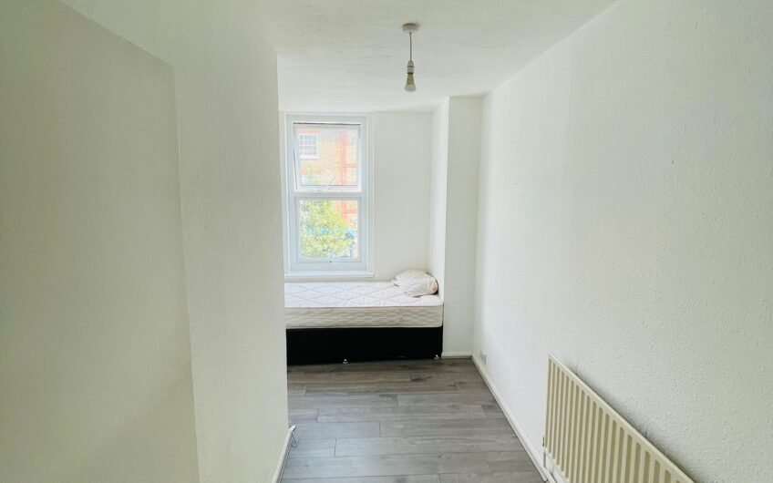 Available Spacious First Floor 2-Bed Flat in Prime Dunstable Location LU6!!!