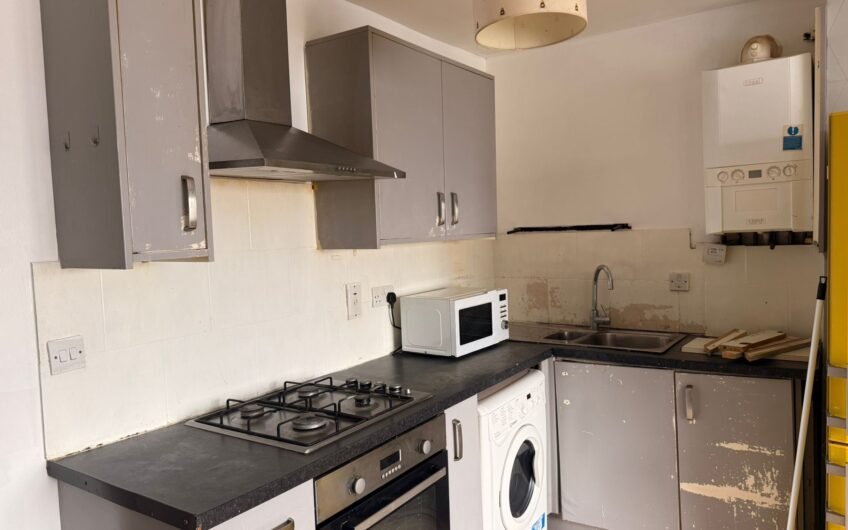 Available 1-Bedroom fully furnished flat located in the heart of Bletchley town centre MK2!!!