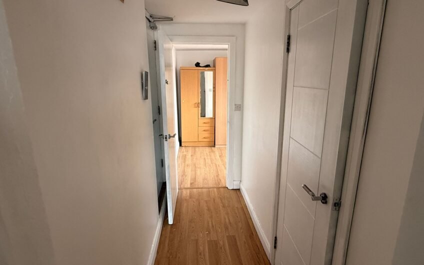 Available 1-Bedroom fully furnished flat located in the heart of Bletchley town centre MK2!!!