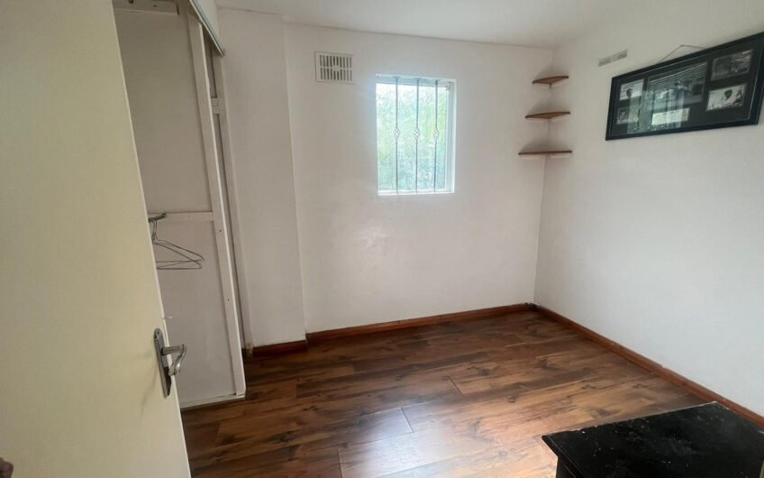 Available charming 1-bedroom rear flat offers a comfortable and convenient lifestyle in Luton LU3!!!