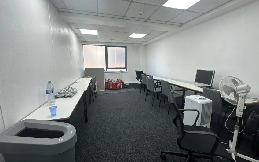 Available Fully Furnished Office Space in Henlow Suite, LU1!!!