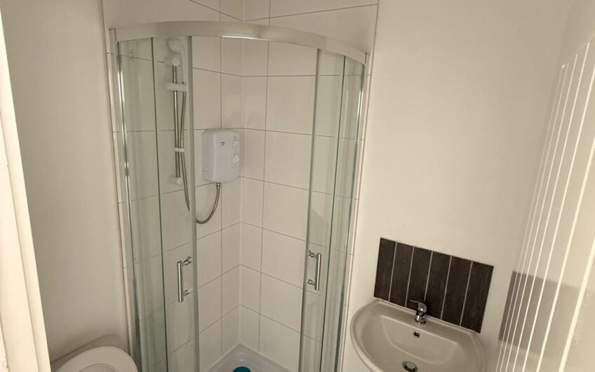 Available Studio Flat with 2 Bathrooms for Rent in Luton, LU4!!!