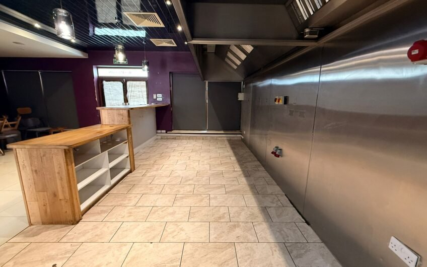 Available Coffee shop at Lakeview village wixem in Bedford MK42!!!