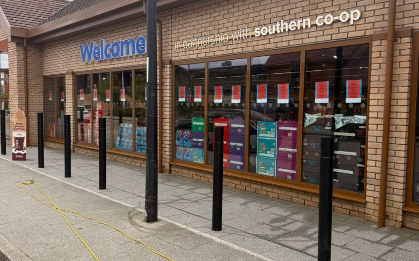 Available Coffee shop at Lakeview village wixem in Bedford MK42!!!