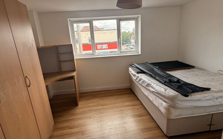 Available 1-Bedroom fully furnished flat located in the heart of Bletchley town centre MK2!!!