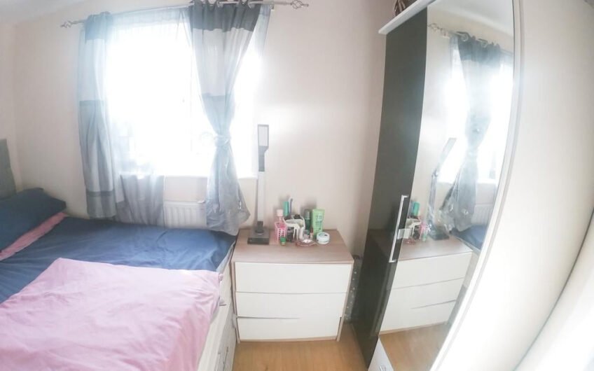 Available 1 Bedroom Charming Flat in Skua Close, Luton LU4!!!